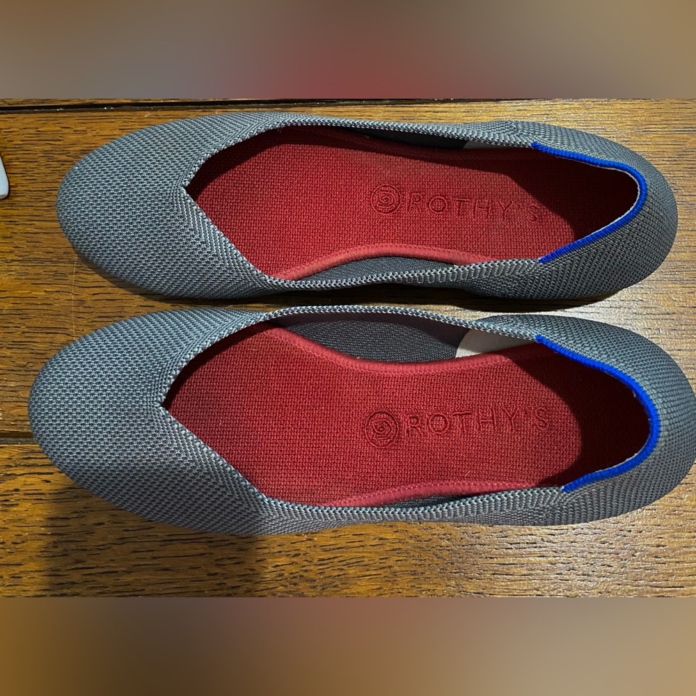 Size 11!  Rothy’s Grey & Cranberry Shoes w/Blue End. Excellent Used Condition - Picture 4 of 15